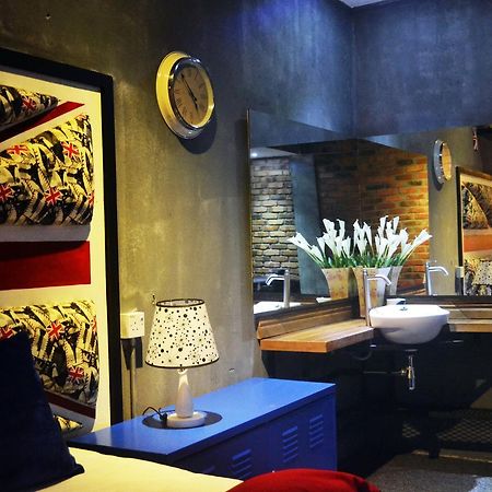Bunker Hotel & Restaurant Куала-Лумпур Экстерьер фото