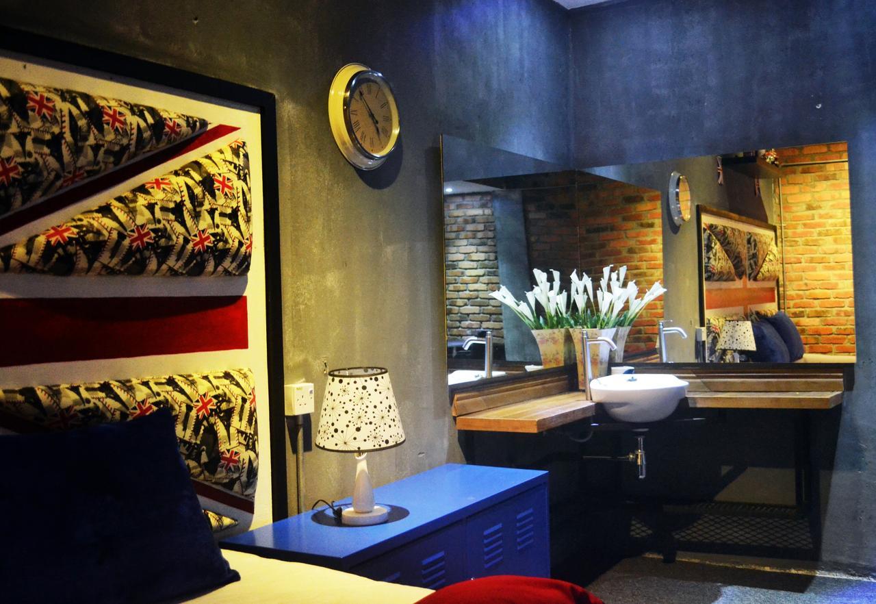 Bunker Hotel & Restaurant Куала-Лумпур Экстерьер фото