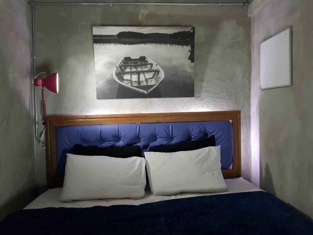 Bunker Hotel & Restaurant Куала-Лумпур Экстерьер фото