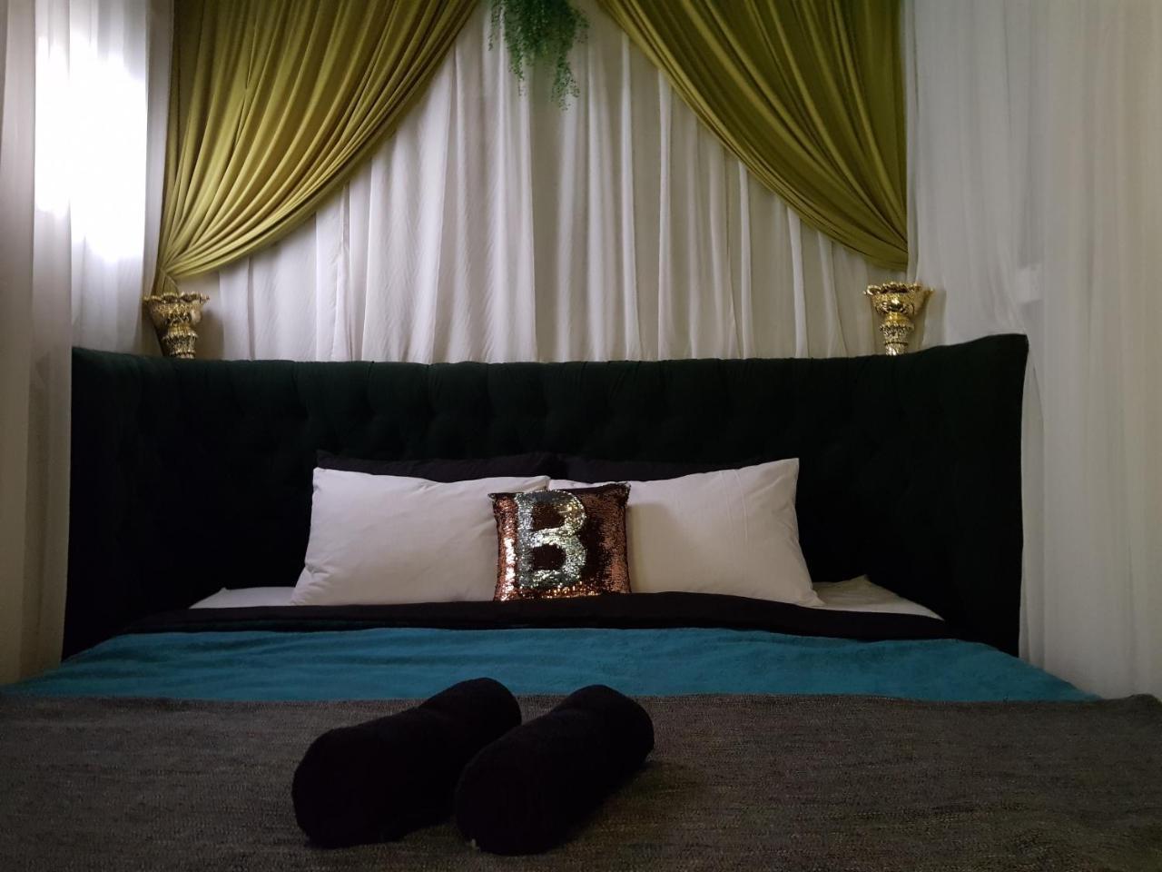 Bunker Hotel & Restaurant Куала-Лумпур Экстерьер фото