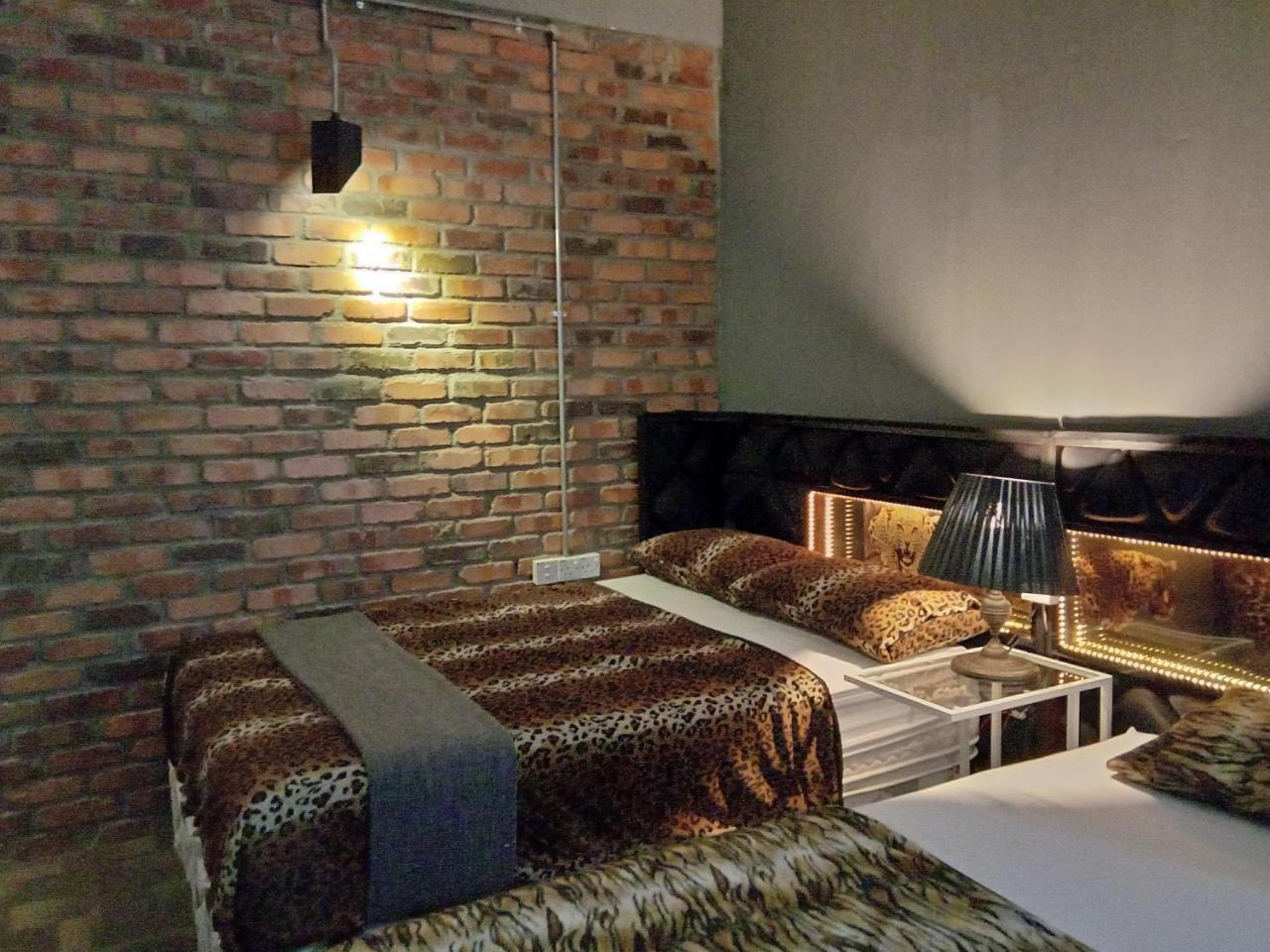 Bunker Hotel & Restaurant Куала-Лумпур Экстерьер фото