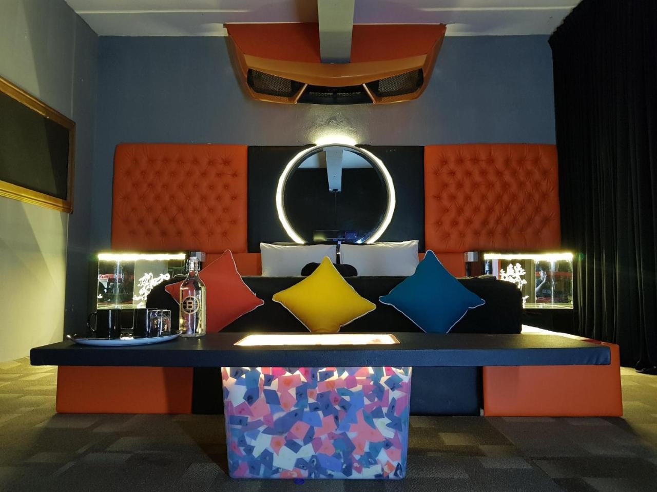 Bunker Hotel & Restaurant Куала-Лумпур Экстерьер фото