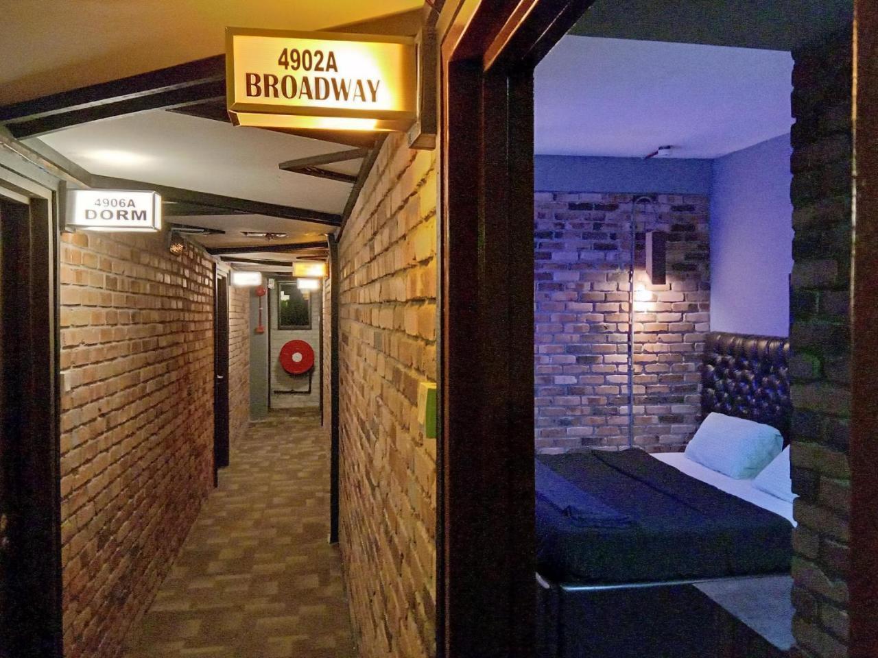 Bunker Hotel & Restaurant Куала-Лумпур Экстерьер фото