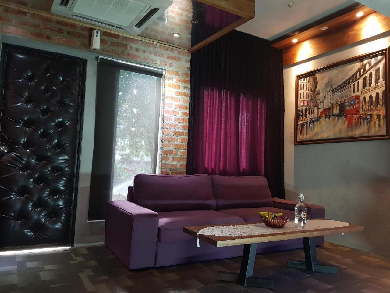Bunker Hotel & Restaurant Куала-Лумпур Экстерьер фото